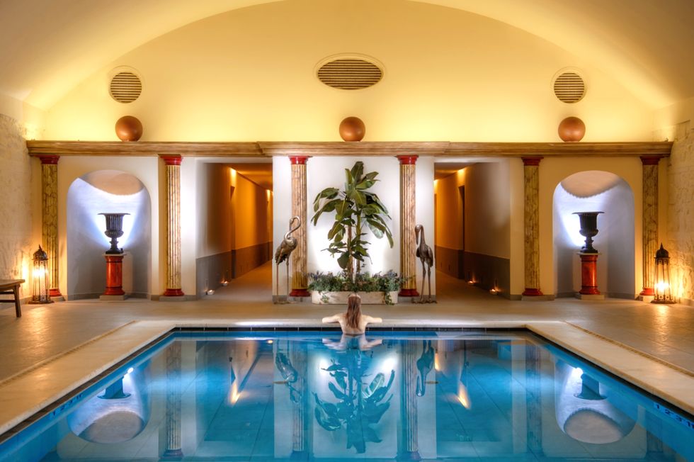 Swimming pool, Property, Building, Room, Lighting, Thermae, Interior design, Resort, Real estate, Estate, 