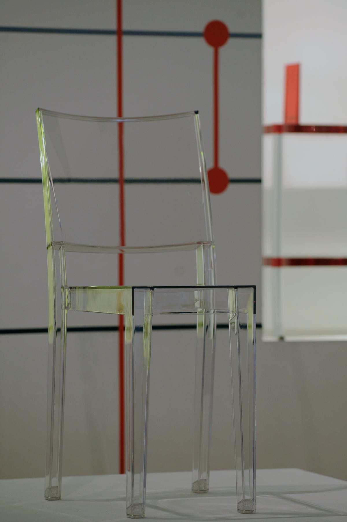 La Marie di Kartell: Philippe Starck crea un volume puro, attraversato  dalla luce