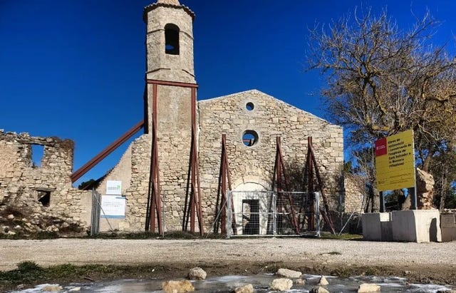 el pueblo abandonado de tarragona conquistado por los ciclistas cada fin de semana