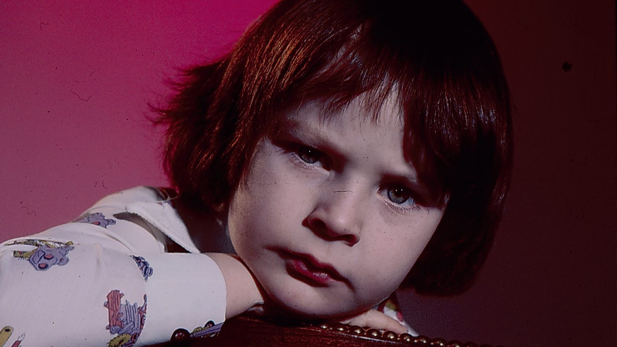 Qué fue de Damien, el terrorífico niño de 'La profecía', 48 años después del estreno de la película: No lo vas a reconocer