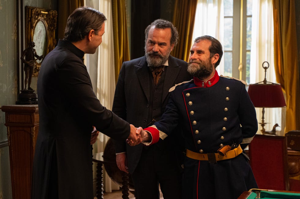 la promesa camilo, inspector y marqués
