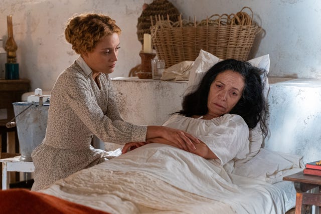 ramona regresa a la vida de jana y su historia podría ser crucial para esclarecer qué le pasó a la madre de la doncella, mientras que la llegada de feliciano revoluciona el palacio