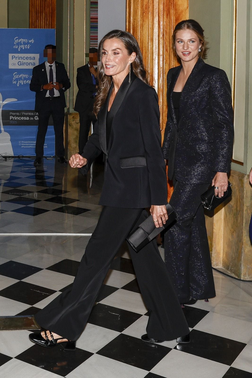El elegante smoking setentero de la Reina Letizia para los Premios Princesa  de Girona