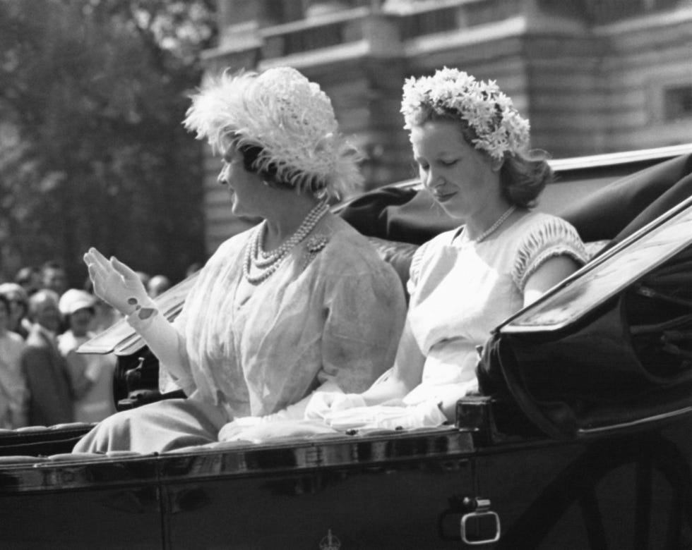 la reine mere elizabeth et la princesse anne a trooping the colour