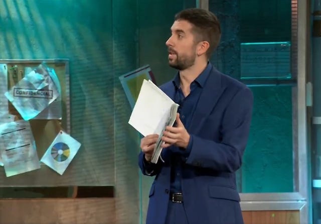 david broncano, con el album de recortes de sergio bezos