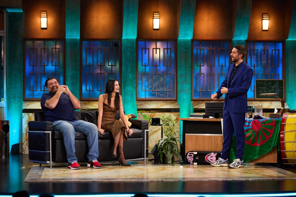 hovik keuchkerian y milena smit en 'la revuelta' con david broncano