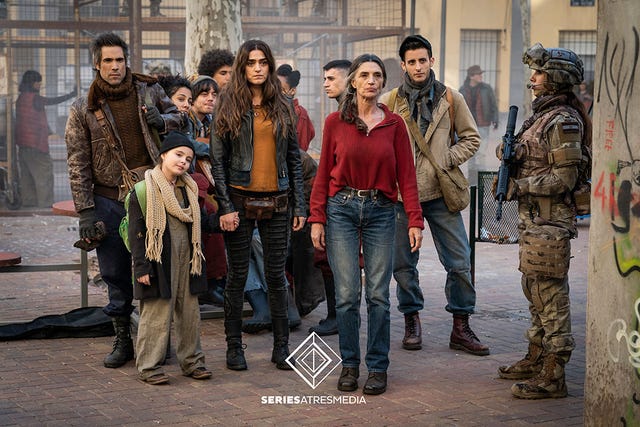 Unax Ugalde, Olivia Molina y Ángela Molina en 'La valla', de Antena 3