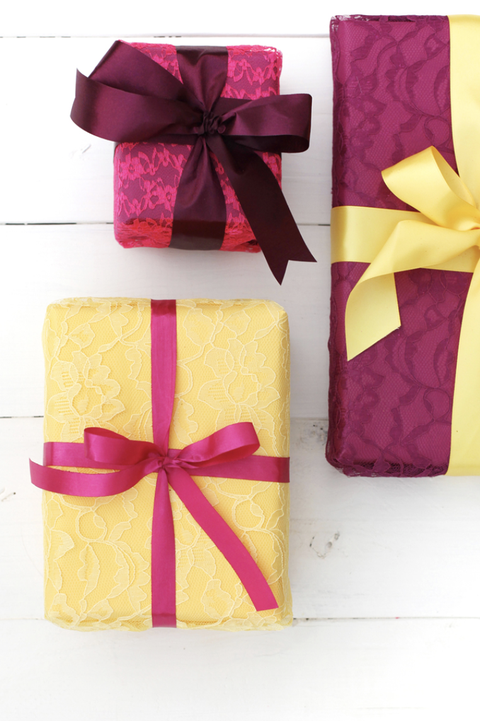 lace details christmas gift wrapping ideas