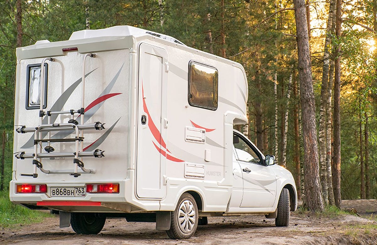 Vacanze low cost: ecco gli accessori per trasformare l'auto in un «camper»  