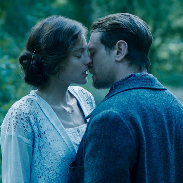 lady chatterley's lover l to r emma corrin as lady chatterley, jack o'connell as oliver mellors in lady chatterley's lover cr courtesy of netflix © 2022