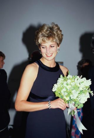 Lo stile di Lady Diana Lady Diana indossa un abito di Catherine Walker, New York, 1995.