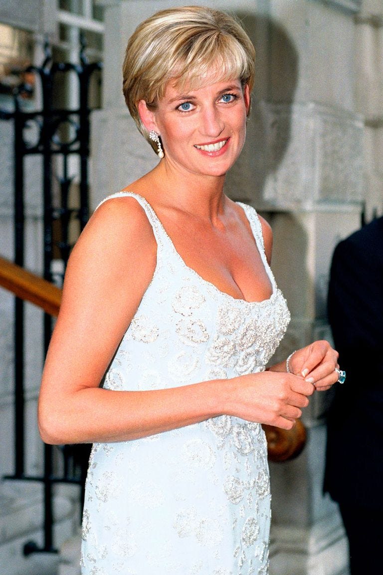 lady di con corte de pelo pixie