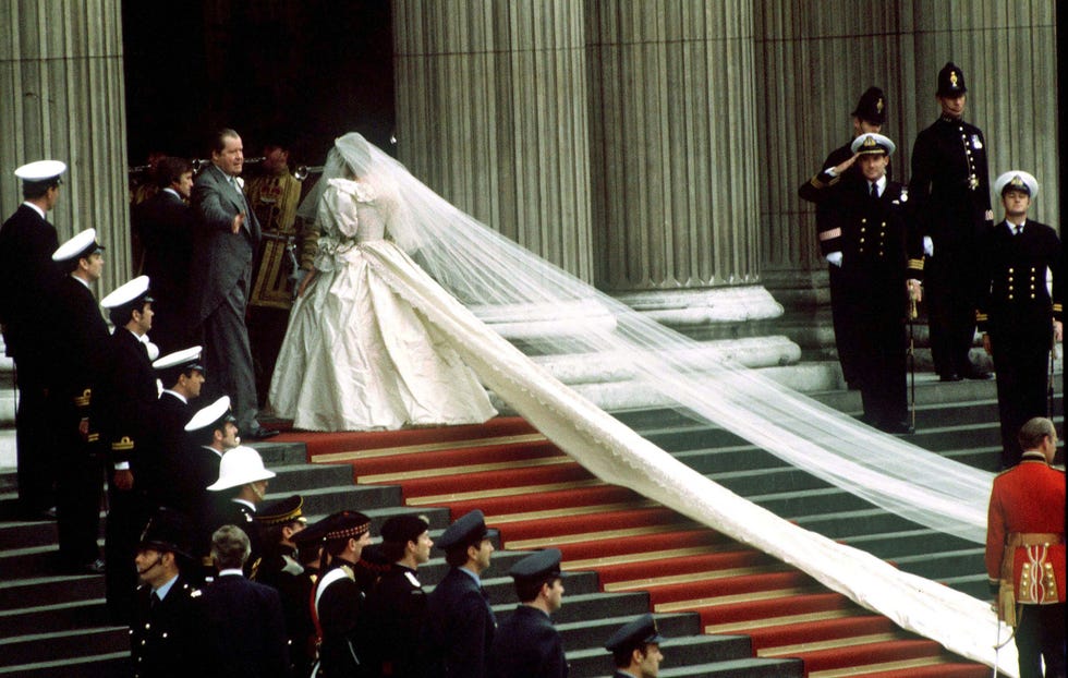 The Crown: The True Story Behind Princess Diana's Wedding Dress