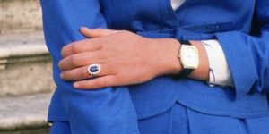 ダイアナ元妃　サファイア　婚約指輪　ロイヤルファミリー