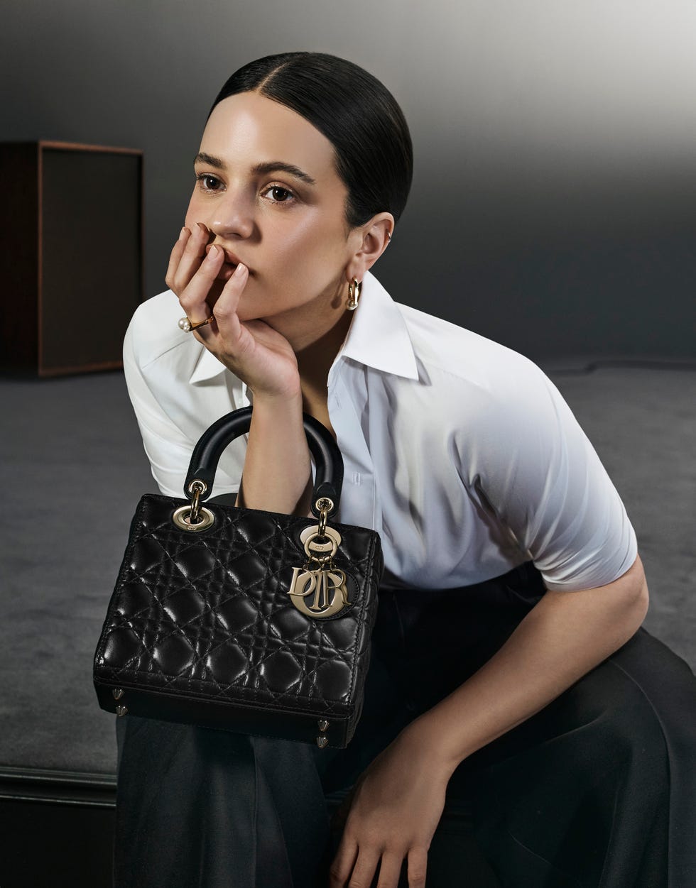 rosalía en la campana de lady dior