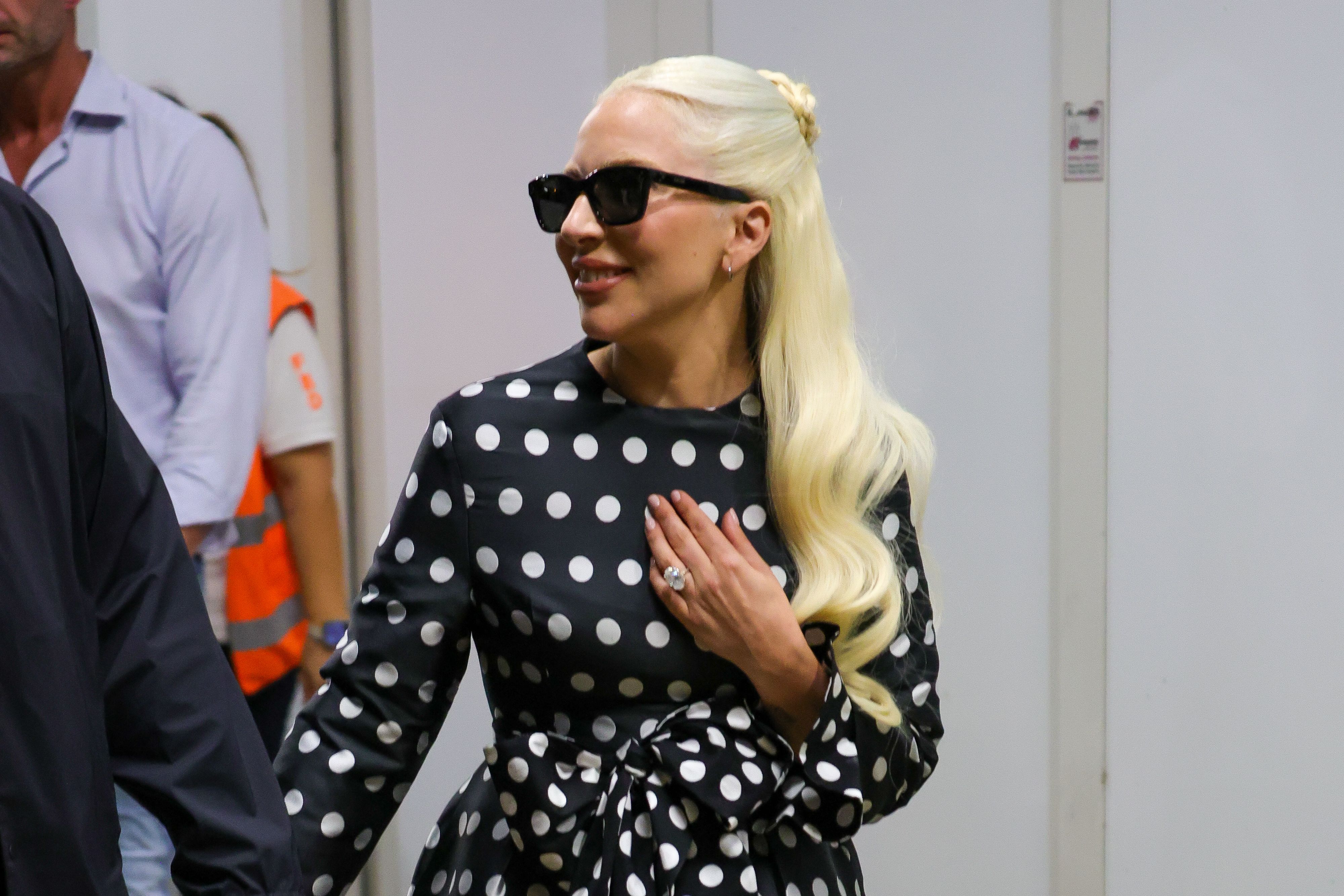 We Can t Get Over The Size Of Lady Gaga s Oval Diamond Ring