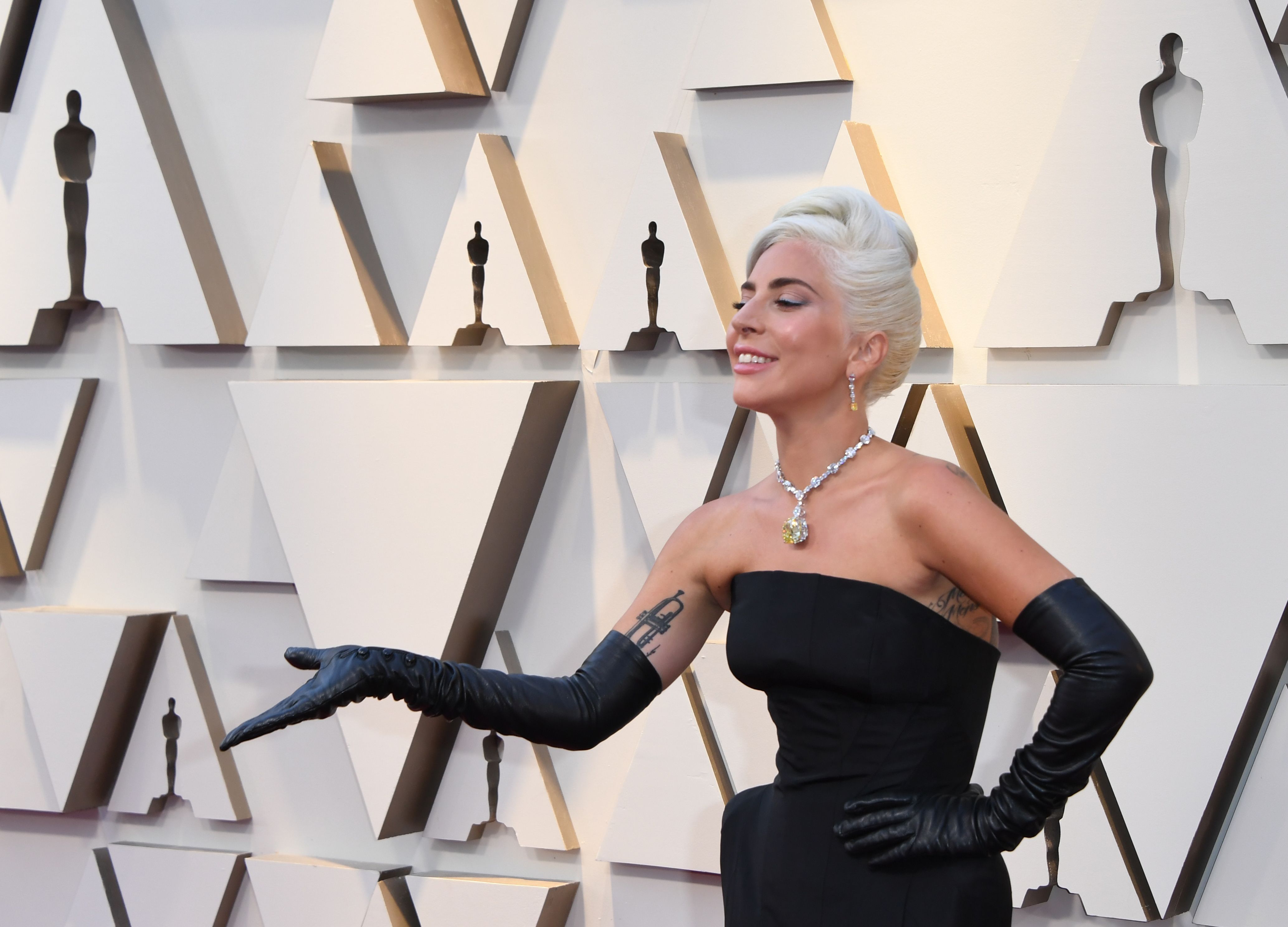 Lady gaga clearance oscars 2019 dress