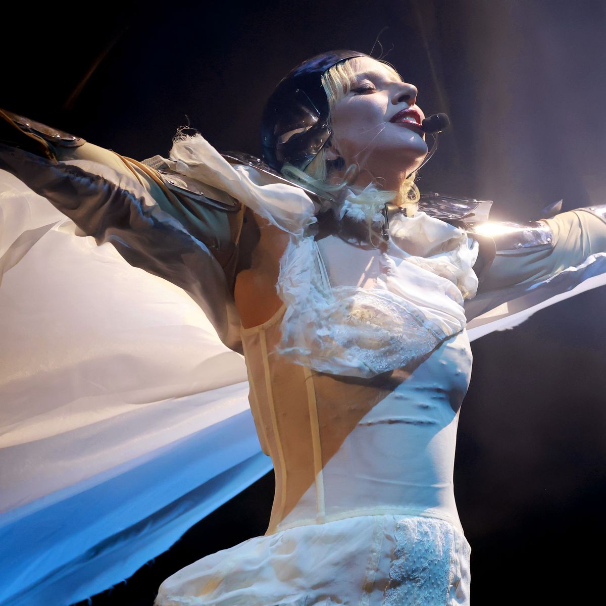 lady-gaga-performs-at-the-