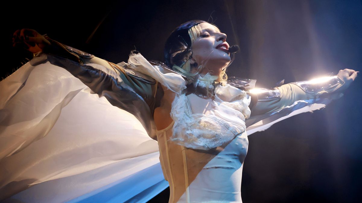 レディーガガ　日本公演　フーディ Lady-gaga-tour5-600x600.jpeg