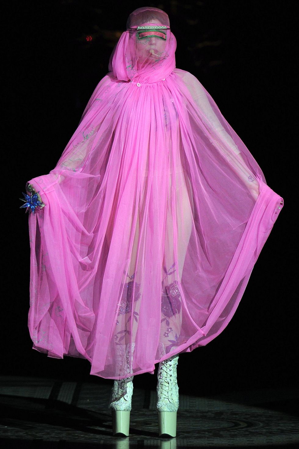 女神卡卡 lady gaga於倫敦時裝週philip treacy 2013春秋大秀
