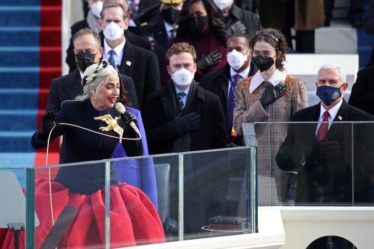国歌斉唱…レディー・ガガ直筆サイン入り超大型写真…Lady Gaga… クロマティカ [通常盤][CD] - レディー・ガガ - UNIVERSAL MUSIC