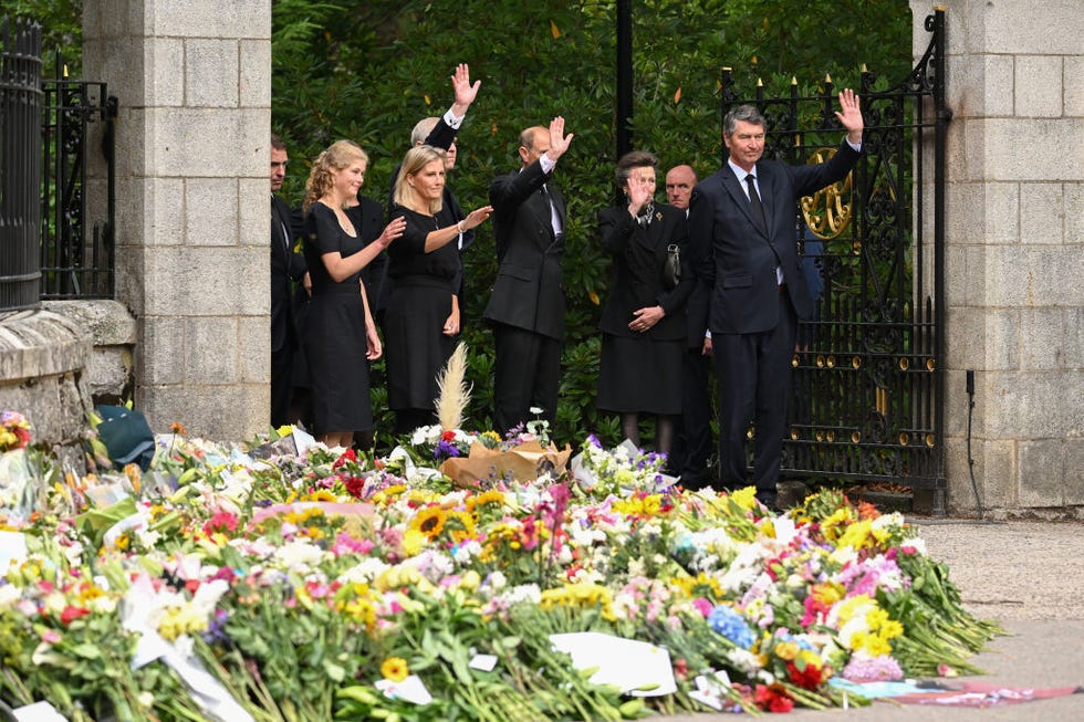 The Nation Mourns The Death Of Queen Elizabeth II - Saturday
