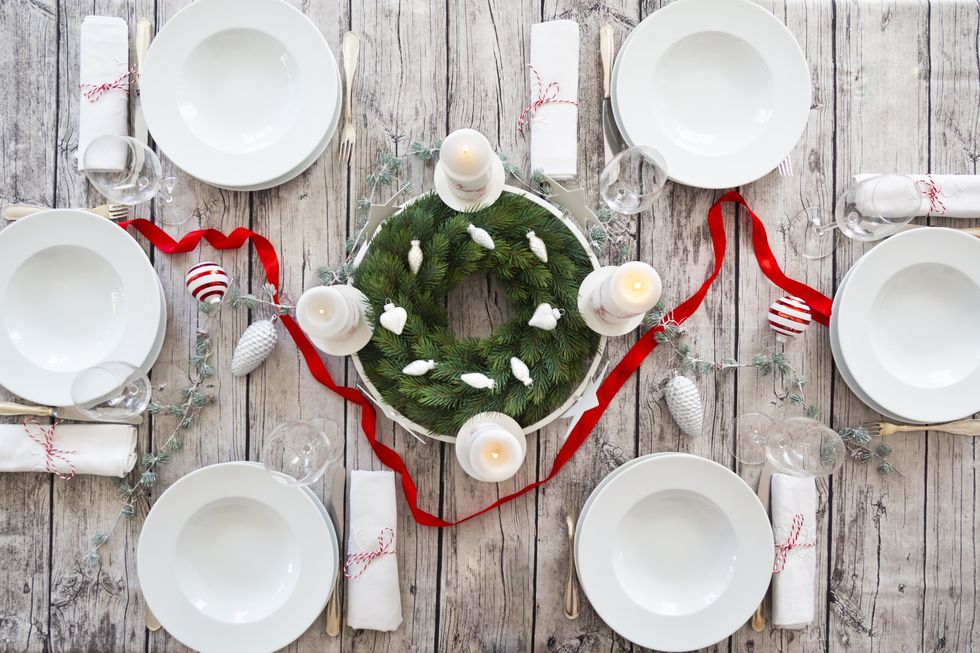cómo decorar la mesa en navidad con centros fáciles de hacer