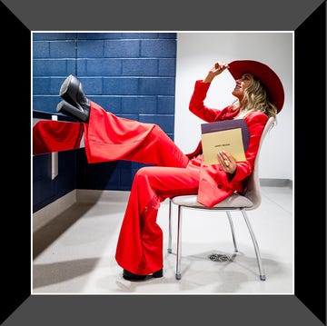 lainey wilson in red bell bottoms at cmas lainey wilson in red bell bottoms at cmas