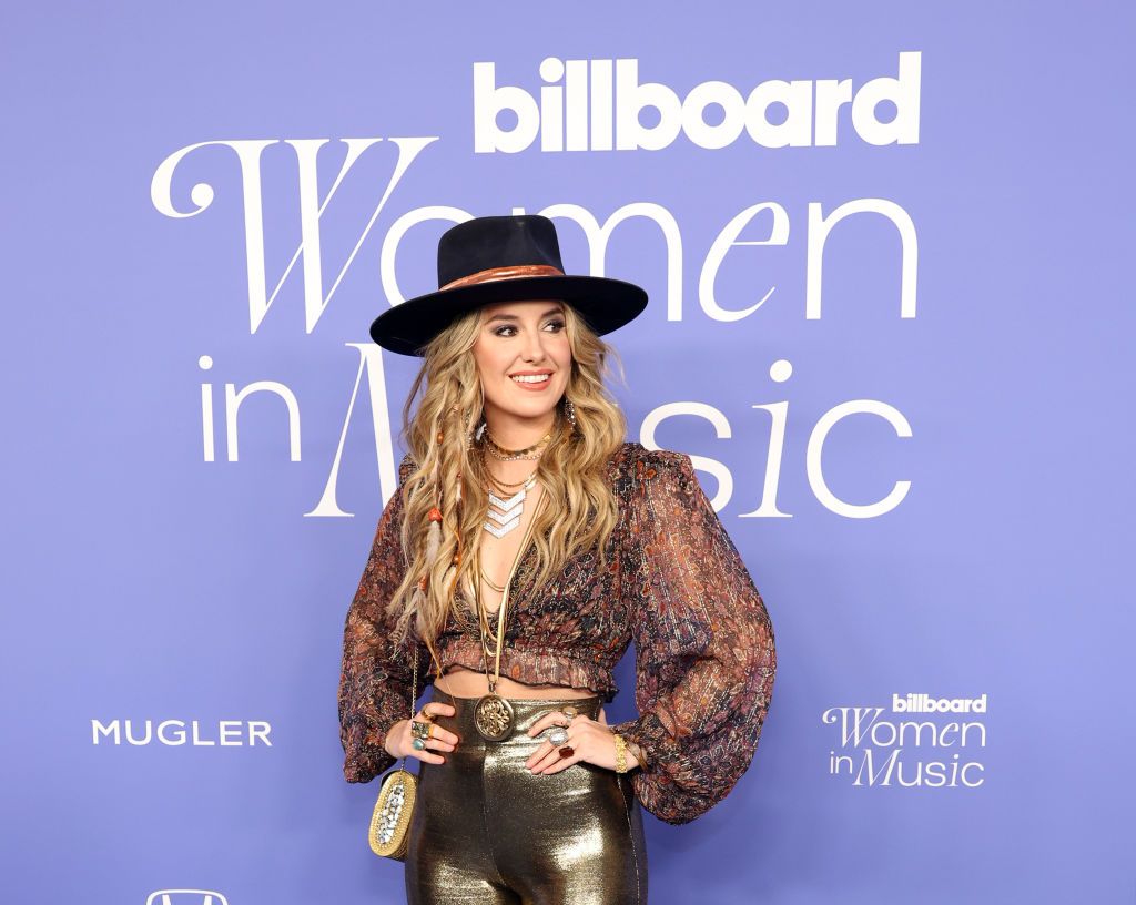 Country singer Lainey Wilson dishes on 'Yellowstone' kiss: 'Angles