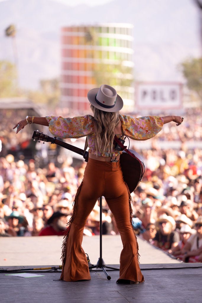 'Yellowtone' Star Lainey Wilson Shut Down the Stage in a Fringed Crop