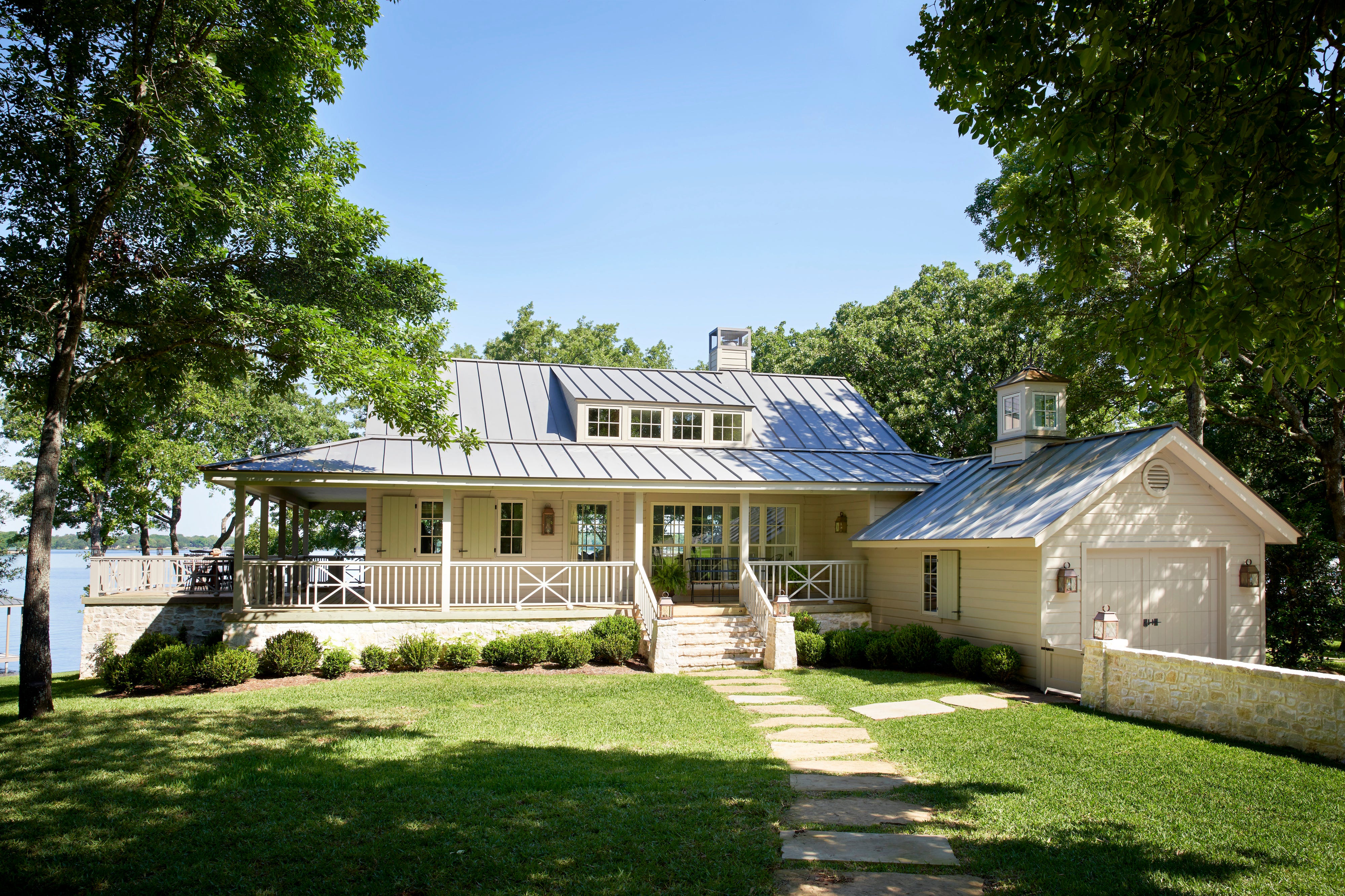 This Texas Lakeside Retreat Calls for a Big Exhale