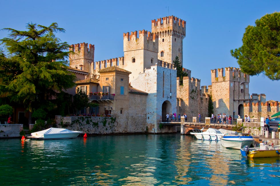 lake como or lake garda