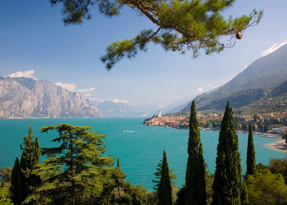 lake como or lake garda