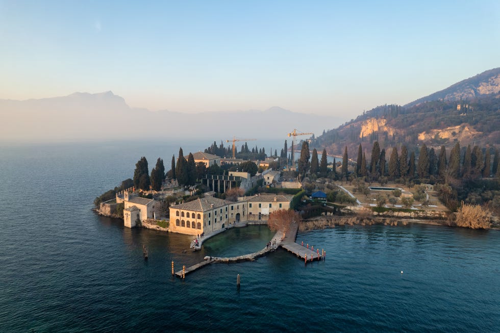 lake como or lake garda