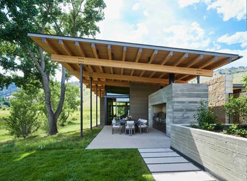 lake flato colorado house outdoor dining area