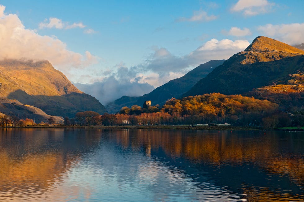 lake llyn padarn at snowdonia national park