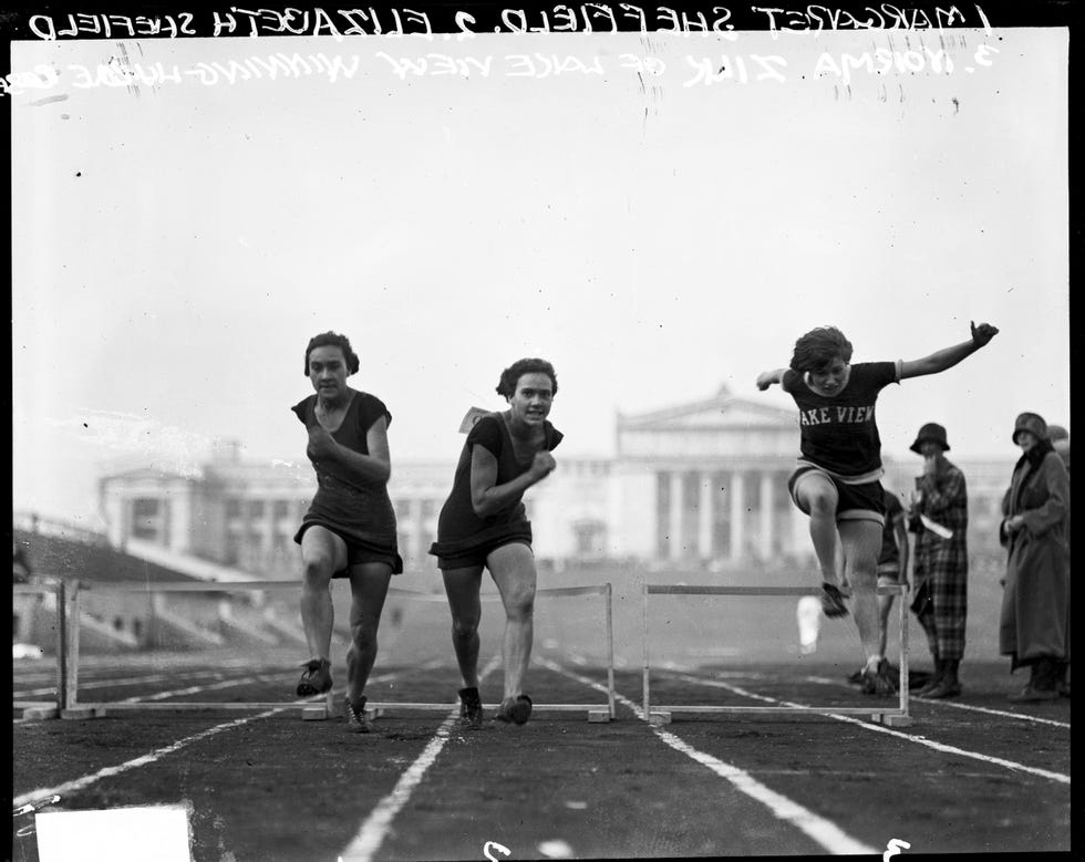 women hurdlers