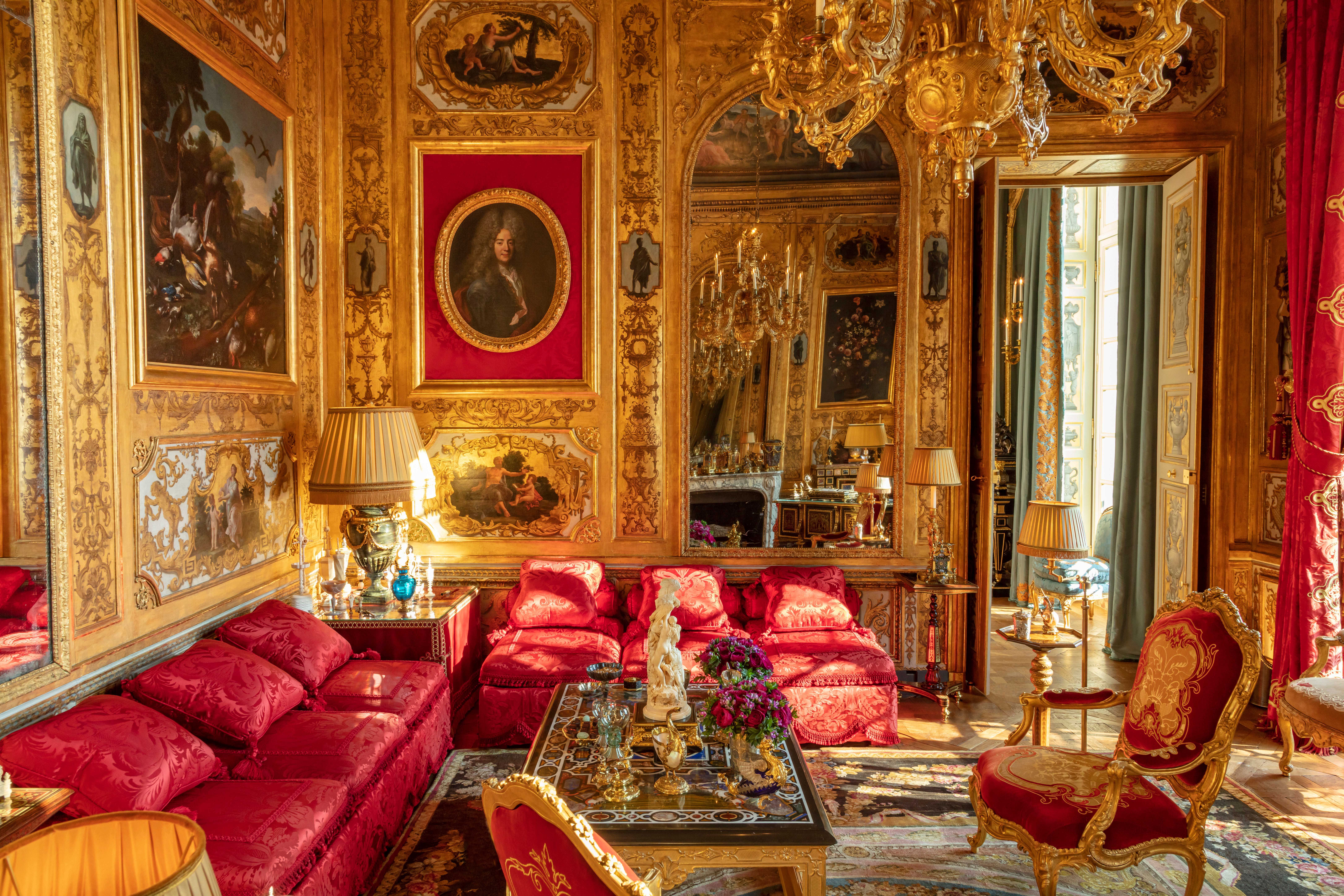 Paris renovated king Burgundy room?