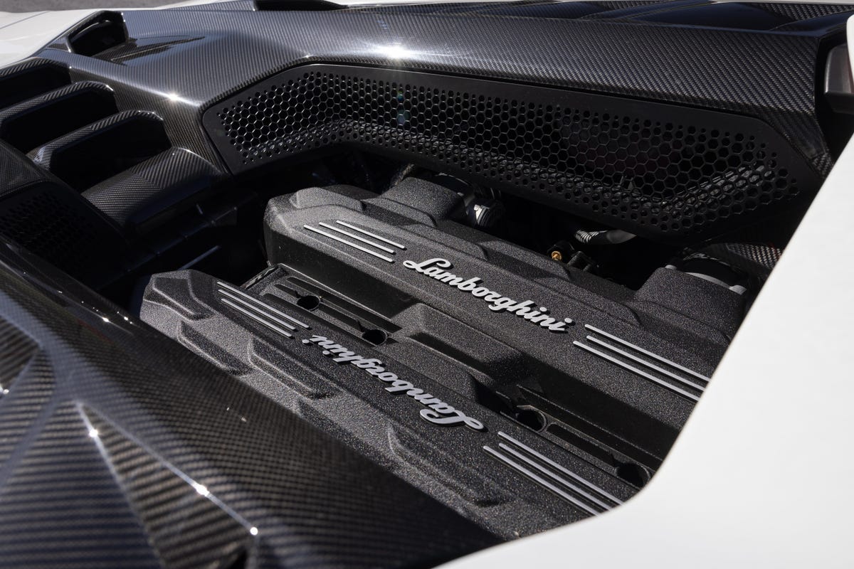 www.caranddriver.com