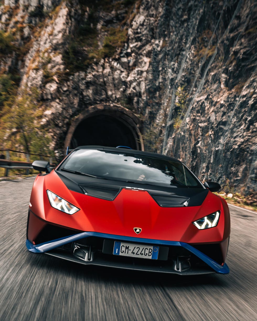 lamborghini-utimate-drive-emilia-romagna-y-toscana-1-65a7bc649c459.jpeg