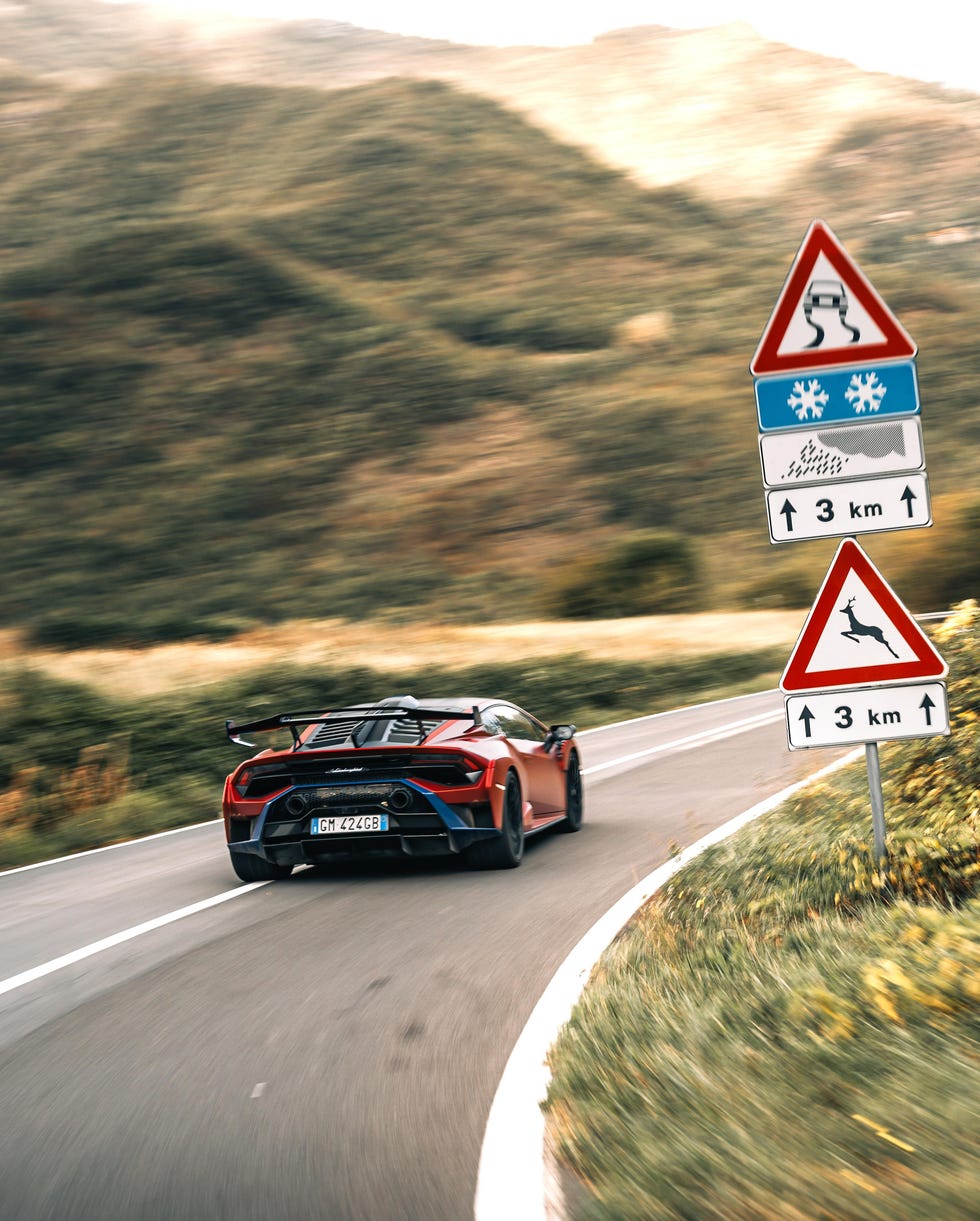 lamborghini-utimate-drive-emilia-romagna-y-toscana-16-65a7bc706c364.jpg