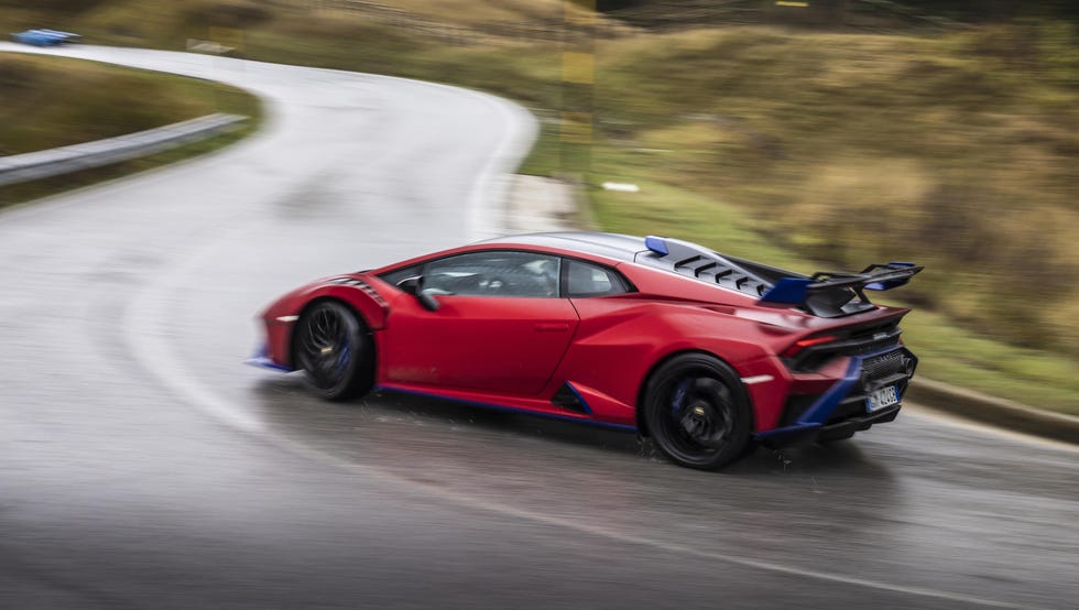 lamborghini-utimate-drive-emilia-romagna-y-toscana-21-65a7bc74197e7.jpg