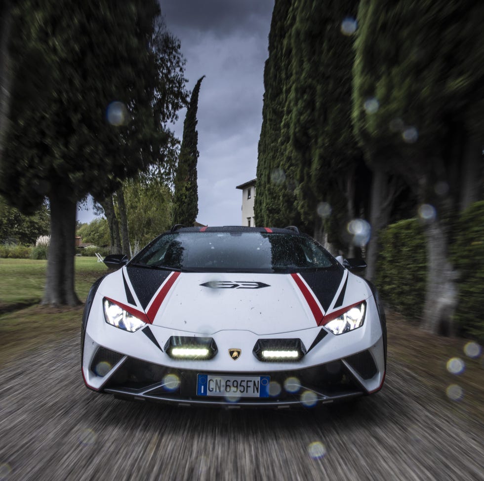lamborghini-utimate-drive-emilia-romagna-y-toscana-5-65a7bc6544f91.jpg