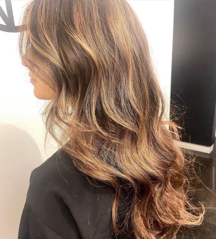 Balayage dreams ✨ A balayage not only adds streaks of color to your hair,  but each sweep is purposely done so to add volume and enhance…