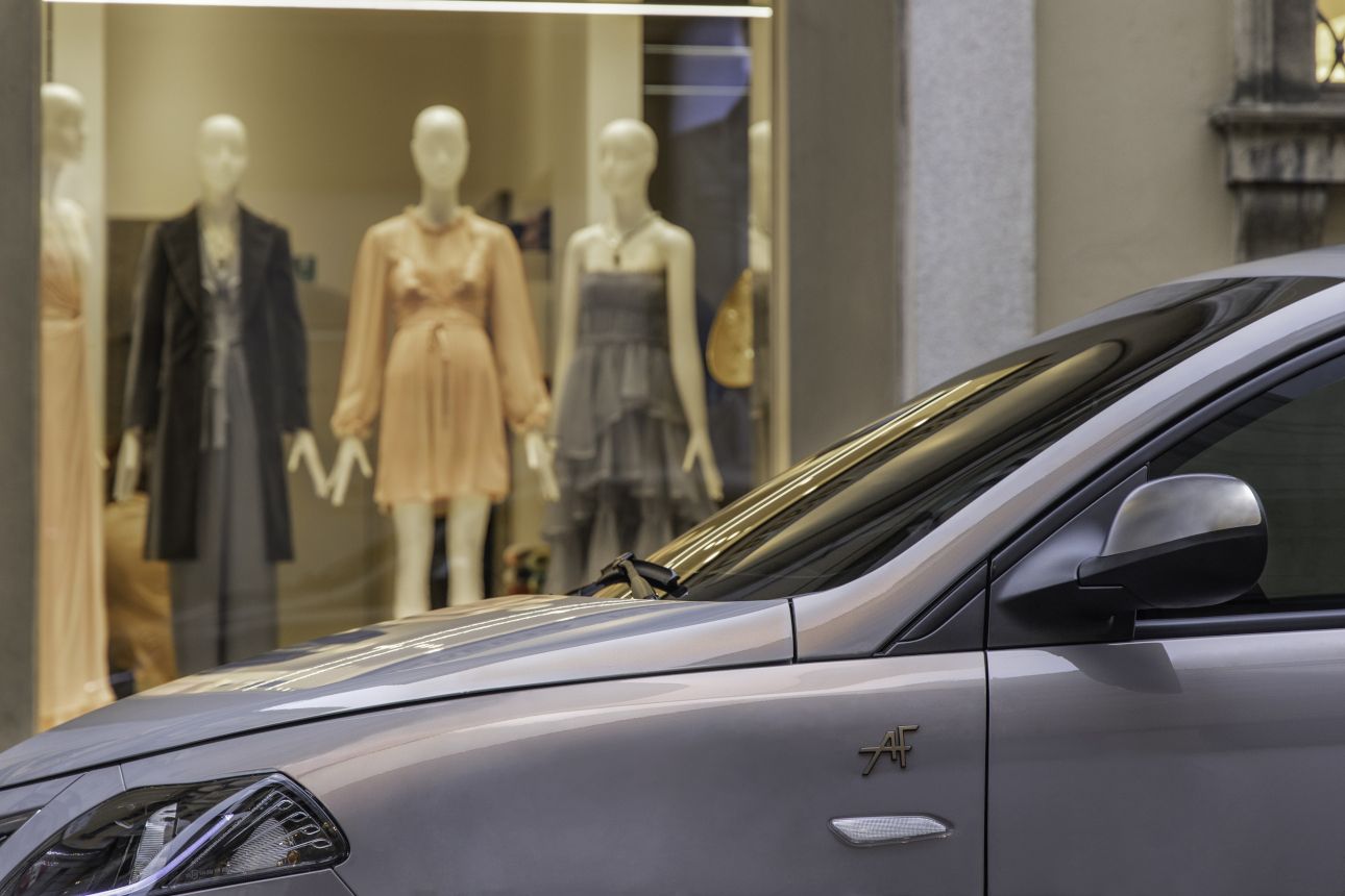 LANCIA YPSILON ALBERTA FERRETTI: FASHION WEAR FITTED ON A CAR - Auto&Design