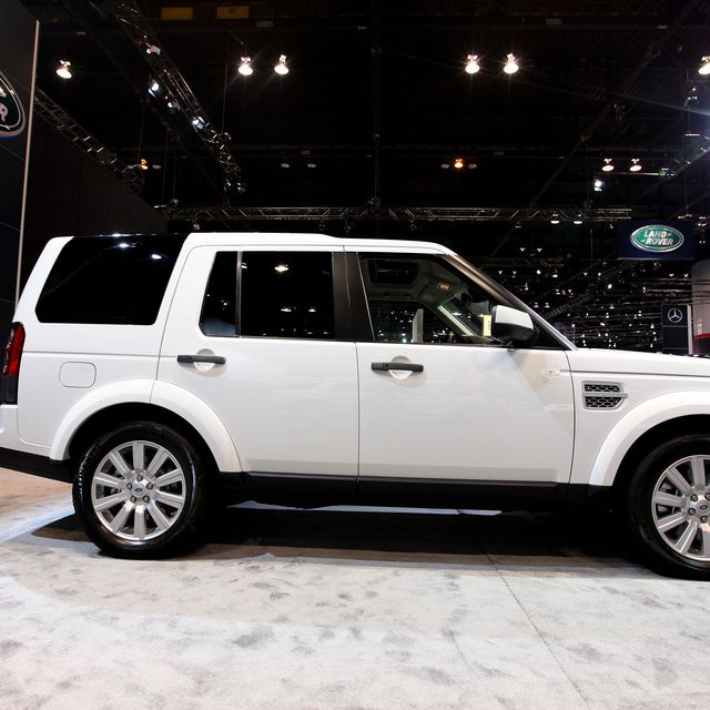 Land Rover LR4 Accessories to Improve Your Vehicle