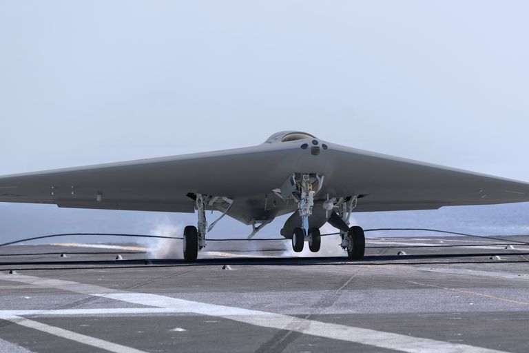 艦載無人給油機「MQ-25 スティングレイ」を急ピッチで披露