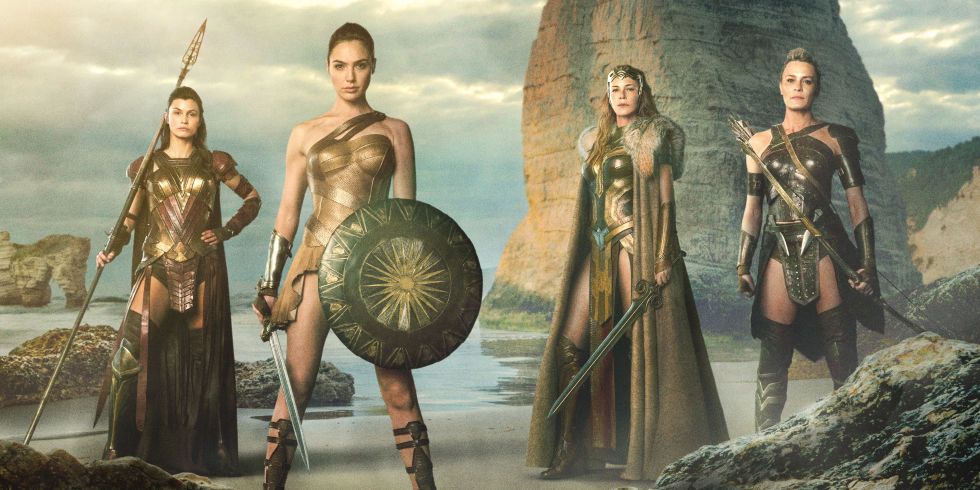 Gal Gadot and the cast of 'Wonder Woman 1984' recreate 'The