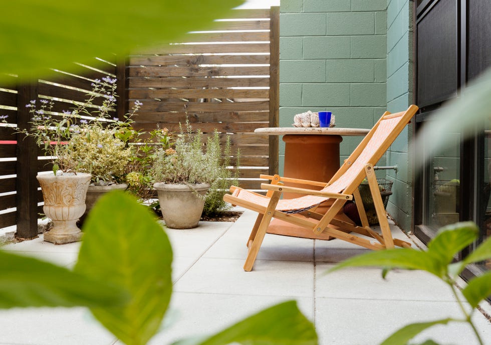 small garden ideas — sling chair