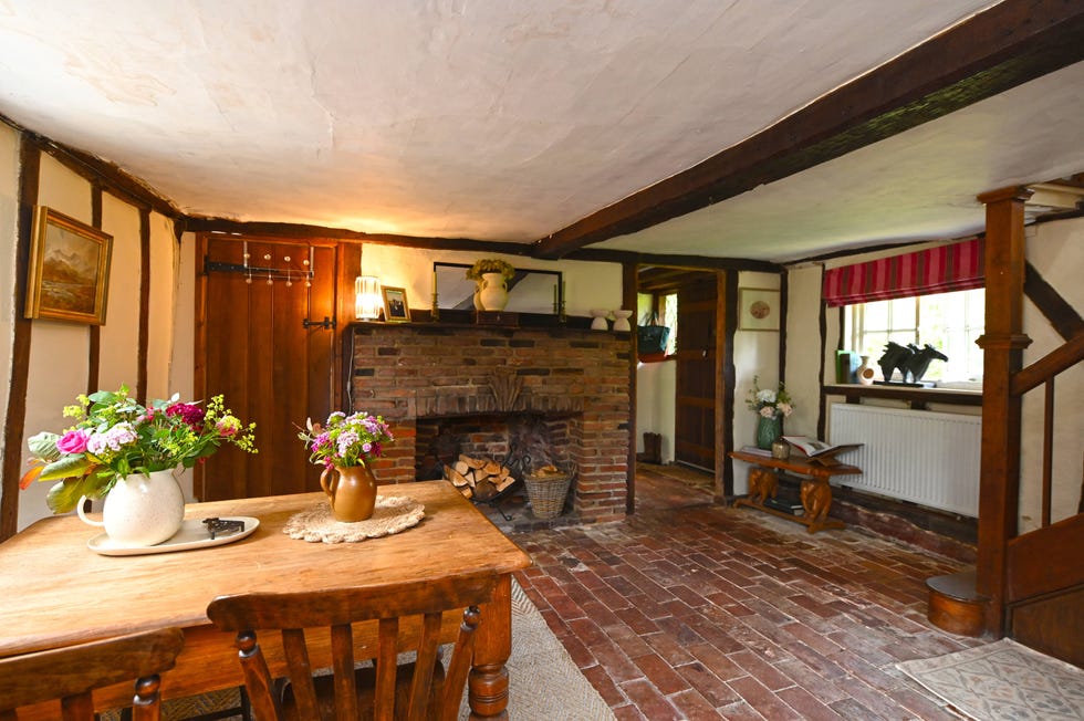 Charming Grade II-Listed Cottage With Equestrian Facilities For Sale